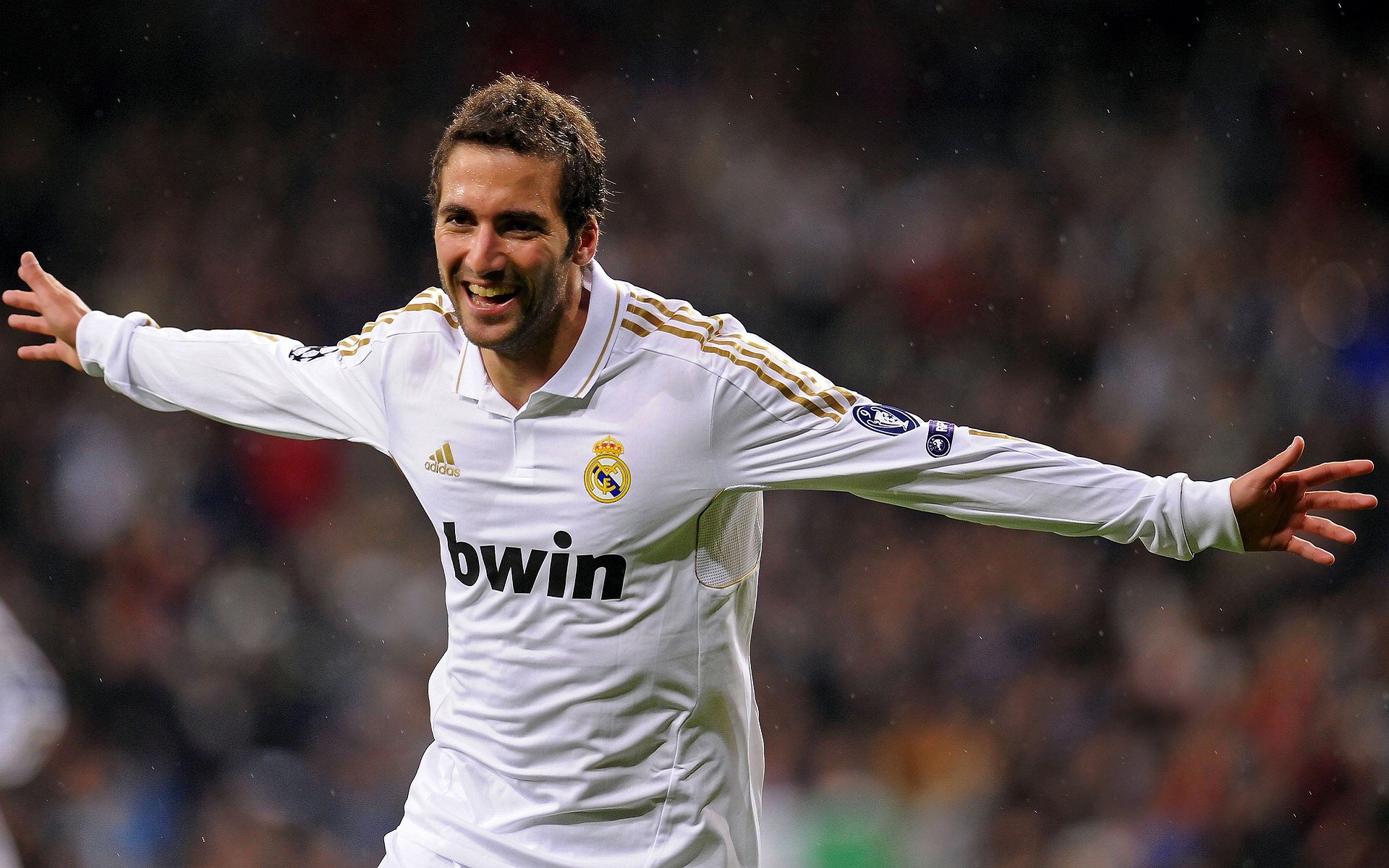 “青训专家引入国际先进理念，推动中国足球技术革新”，中国足球的青训理念